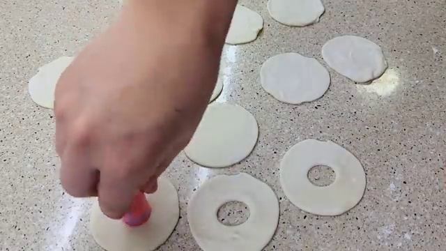 Секрет бабушкиной кухни: мука + кипяток = блюдо, которое съедают за минуту!