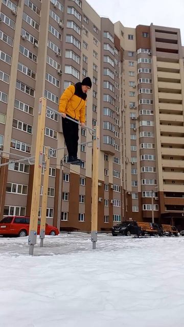 Тренировка на турнике в мороз