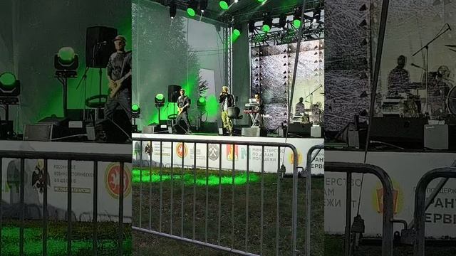 Олег Газманов во время концерта в Альвидино посвятил песню нашему земляку Герою России Ивану Додосов