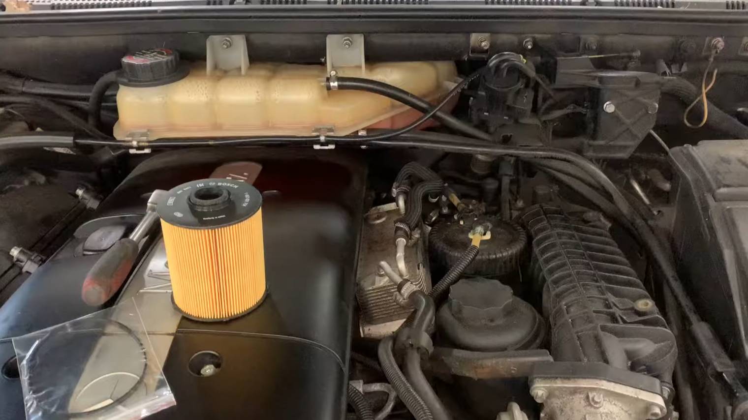 Mercedes ML 270 CDI Fuel Filter Replacement.  Engine OM 612 963