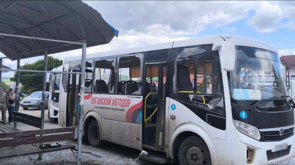Три мирных жителя пострадали при атаке дрона ВСУ на автобусную остановку в ЛНР