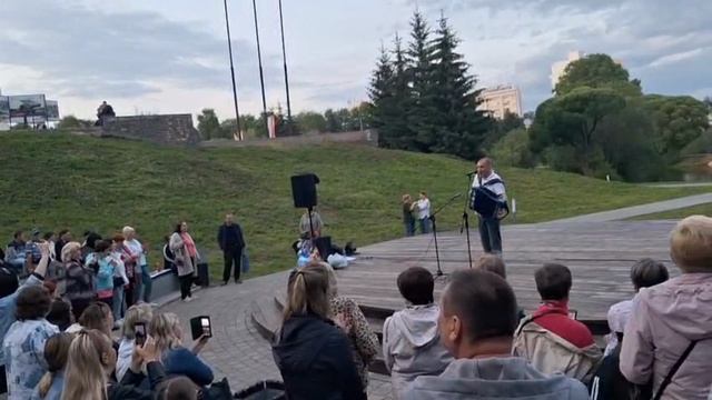'БЕЛЫЕ РОЗЫ' под гармонь!  Завершение ВЕЧЕРА ПАМЯТИ Юрия Шатунова. Город Киров. 20.06.2025.