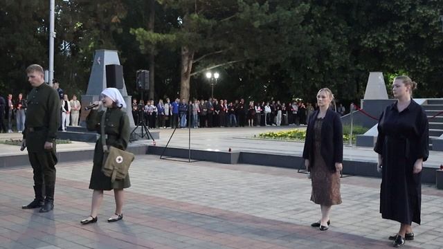 «Свеча памяти»: скорбную дату 22 июня в 4 утра в Армавире встретили в
парке Победы