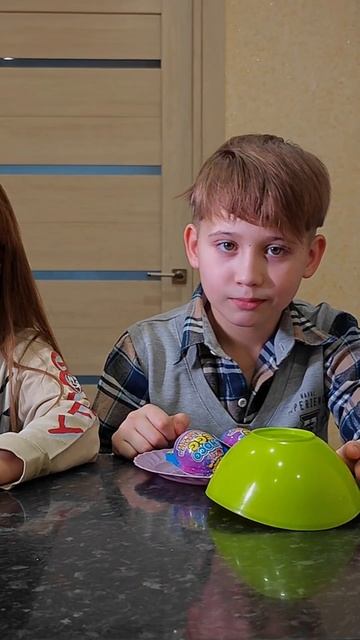У кого есть две рубахи — поделись с тем, у кого нет. И у кого есть еда — поступи так же - Луки 3:11