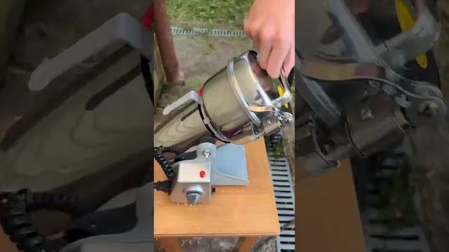 Измельчение корма для улиток