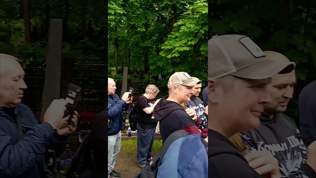 Солнце мое, взгляни на меня -
моя ладонь превратилась в кулак.. Виктору Цою было бы 63..