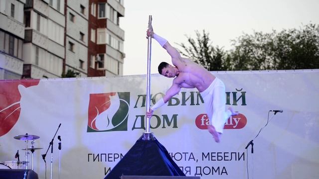 Exclusive Acrobatic Show в Волгодонске. Эквилибрист на шесте...