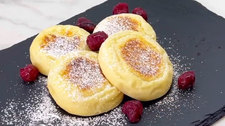 ПП-Сырники без вреда для фигуры...🍶🍓😋    Рецепт в описании ✍️