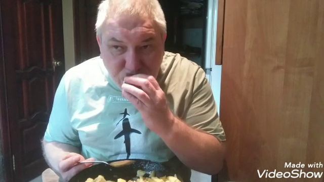 Обед жаренная картошка на смальце
