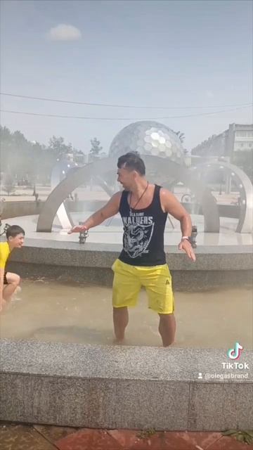 Кто купался в фонтанах в молодости? 😂