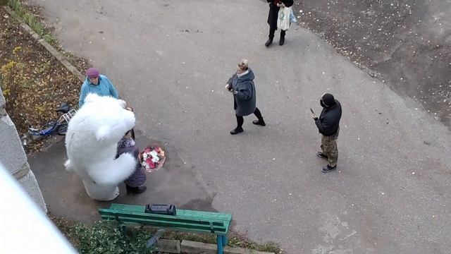 Вышли на балкон  , а там такое......