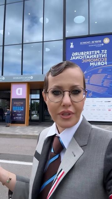 Кого она все ищет? Дом 2 забыть не может!😂