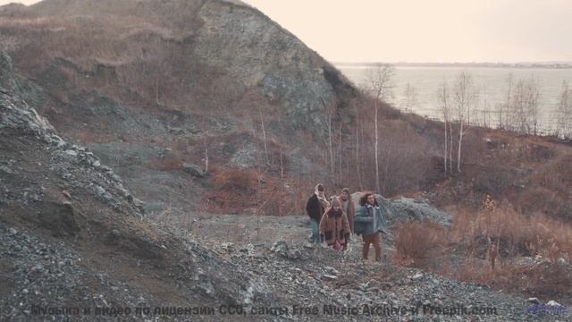 Поля разгораются красками вместе с мелодией - Cornershop -- Podington Bear -- Homage Fromage (Box Se