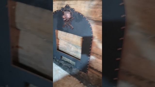 Жутко мощная банная печь, с кирпичным щитком и кирпичной трубой