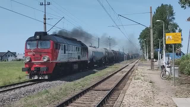Тепловоз М62-1109 с наливным и приветливым машинистом