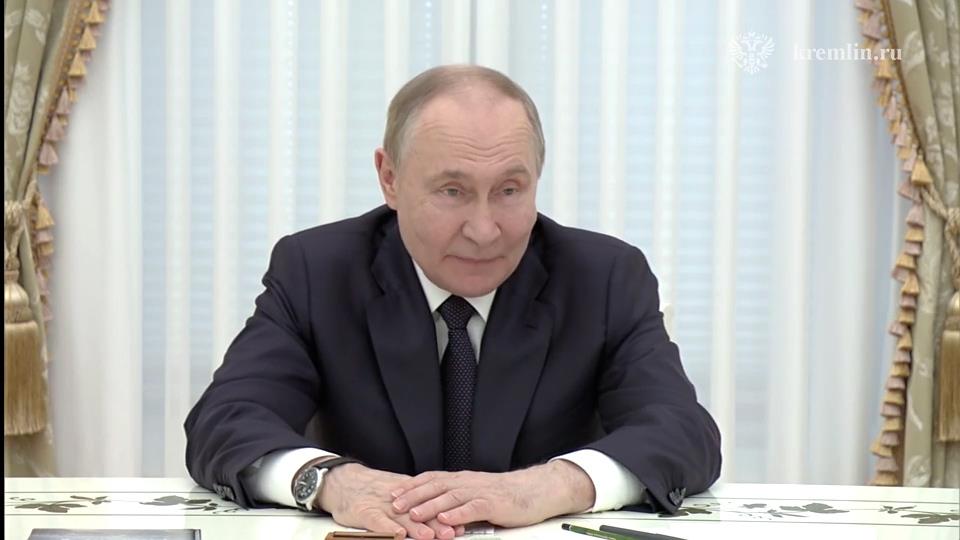 Путин: в старых учебниках истории не было правды о событиях в ВОВ