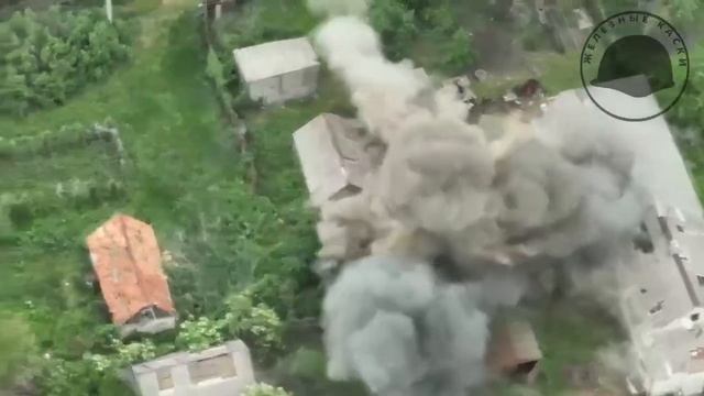 Прилет ударного БПЛА типа "Молния" ВС РФ по укрытию украинских боевиков на Константиновском напр-ии…