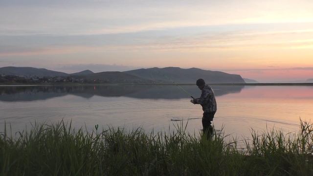 Утро, удачная рыбалка.