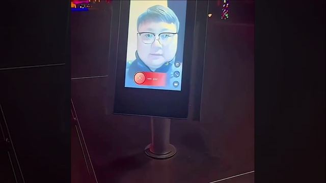 В Китай турникетите започнаха да се отварят само при усмивка
