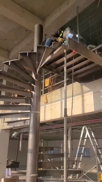 Электродуговая сварка лестницы