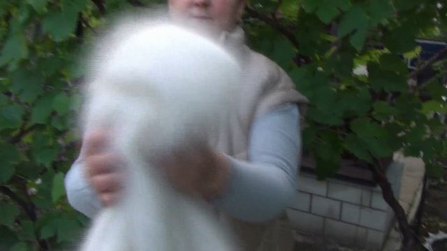 89507716355 Белые платоски и косынки из щипанного местного пуха. Натуральные, не распушенные.