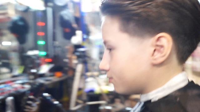 стрижка Помпадур, pompadour haircut