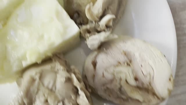 СОЧИ 2025)  Завтракаем и идём к морю...Таня приехала и поставила Кучканар в неудобную позу)))