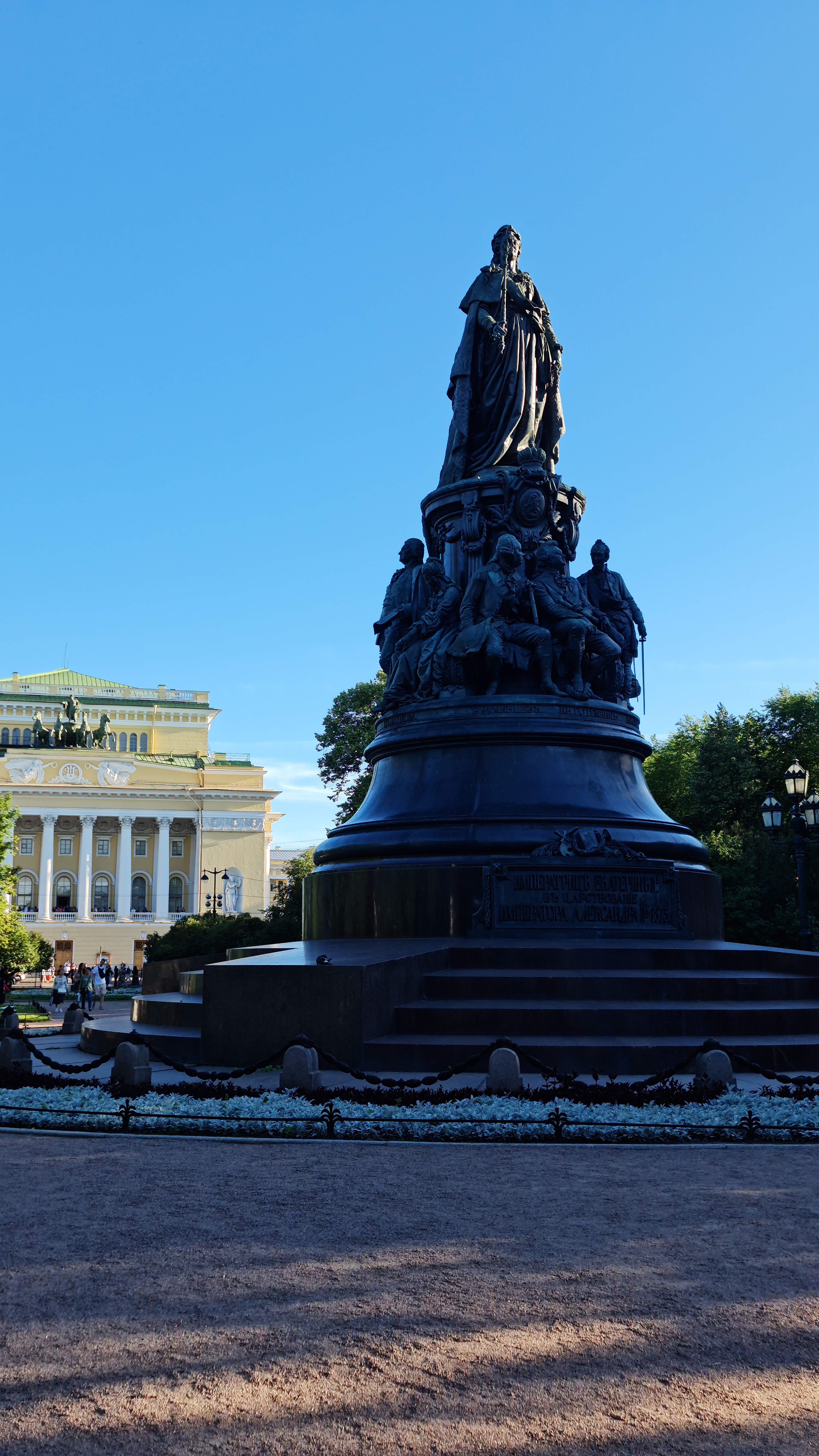 Памятник в Санкт-Петербурге в честь императрицы Екатерины II