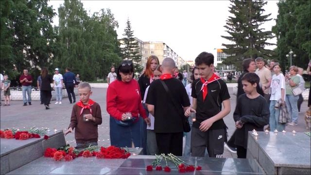 Свеча памяти. Площадь 65-летия Победы. г.Ачинск. 22.06.25г. Автор видео Елена Цыганова.