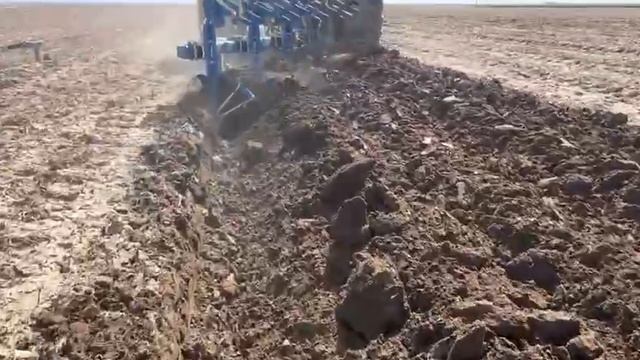 Нет, это не кадр из фильма «Интерстеллар», это трактор на китайском поле.
