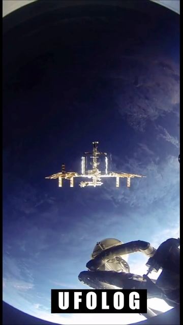 На видео с МКС вновь засняли неопознанный летающий объект, который находился очень близко к станции.