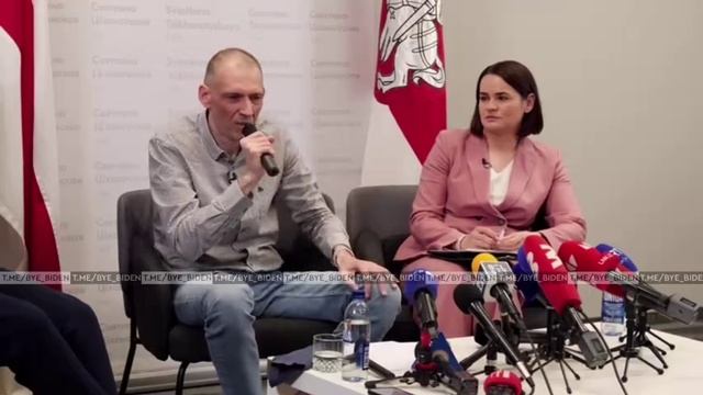 Выпущенный из тюрьмы белорусским змагар Тихановский оказался борцом с путинским режиом и покло...