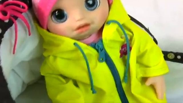 Беби Борн идёт на прогулку