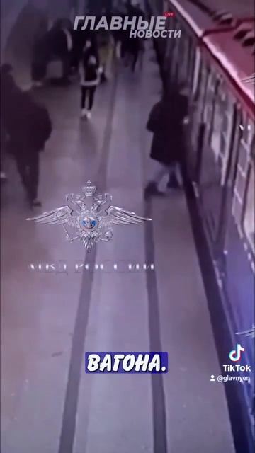 18. Не успел на поезд - разбил стекло!   Главные Новости