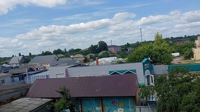 холодное лето, солнышко выходит из за тучи 22-06-2025