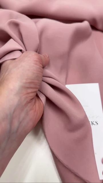 Бархатистое купро Armani. Цвет пудровый