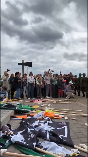 ⚡ На "Элбэдэн" воссоздали кульминацию Парада Победы — легендарное низвержение нацистских штандартов!