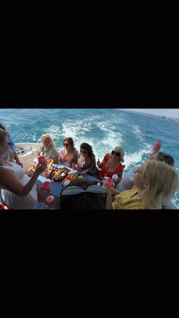 Отдых со вкусом на яхте "Санторини"