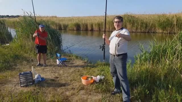 Рыбалка на канале вдоль реки Миус.