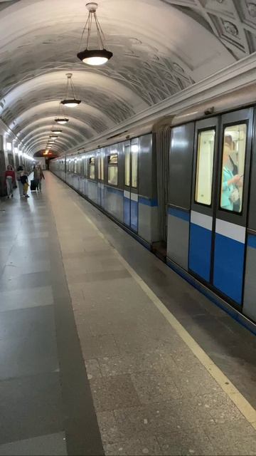 Метропоезд 81-740.4/741.4 Русич отправляется со ст. Курская (3)