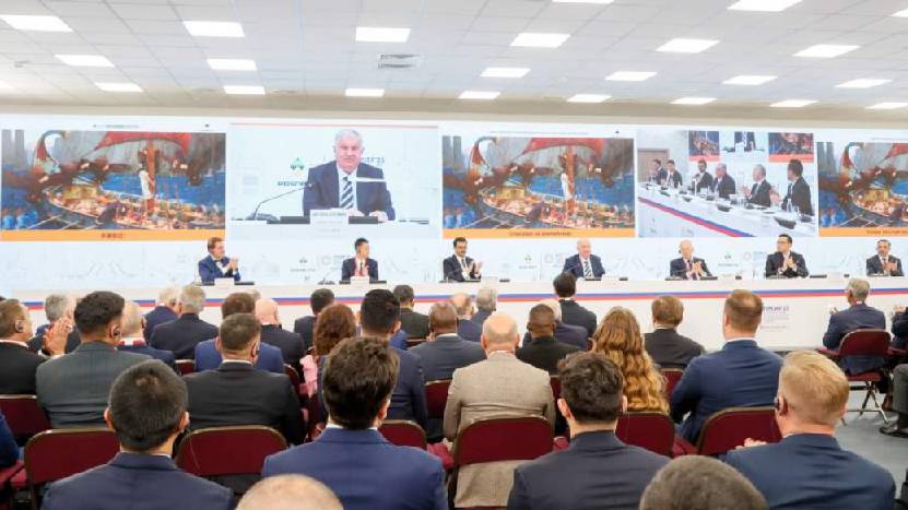 Сечин поддержал решение ОПЕК+ об увеличении нефтедобычи