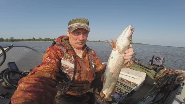 Рыбалка в Сибири летом. Часть 58.