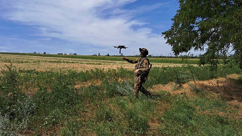 Операторы FPV-дронов группировки войск «Восток» уничтожили РЛС и боевиков ВСУ