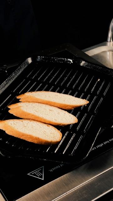 Запечённый Камамбер с малиной!