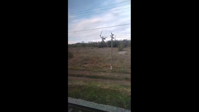 Вид из окна поезда #3 Волгоград. Родина Мать