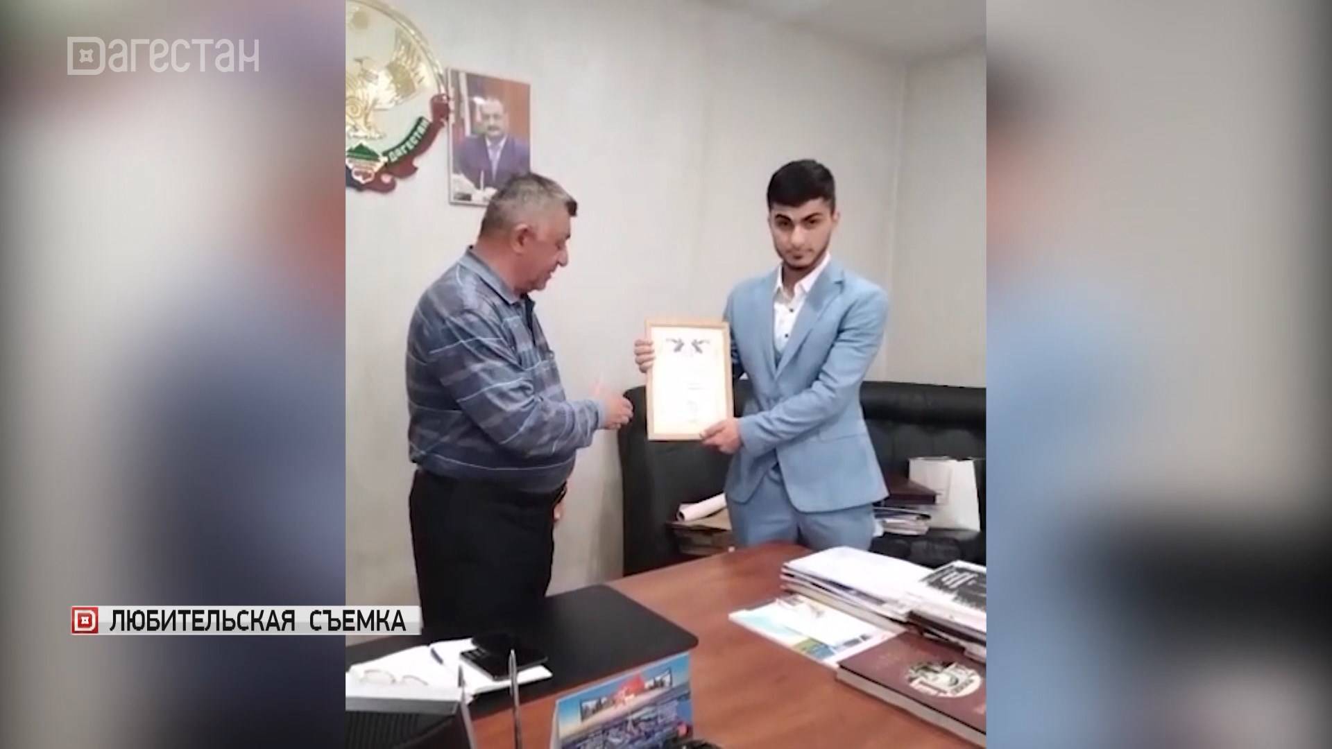 Участник СВО из Дагестана спас семью из огня в Петергофе