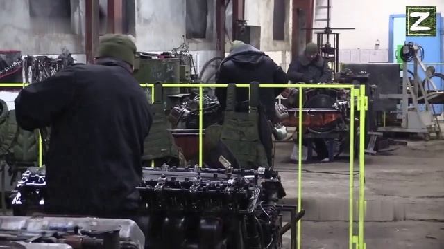 Ремонт поврежденной техники на южном направлении Донецка не прекращается ни на минуту.