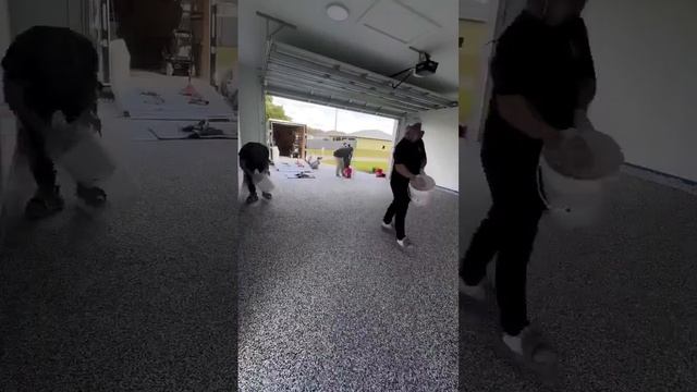 Пол в гараже посмотрите, какую работу сделали.