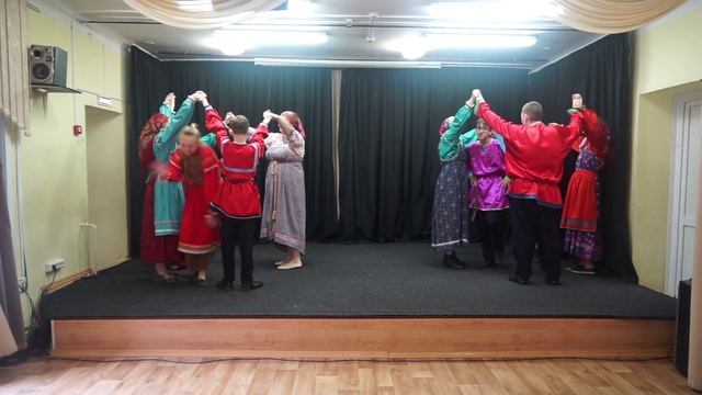 Коллектив "Веселая карусель"  танец "Ромашка, василек"