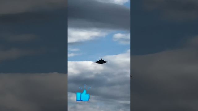 F-35 летит как призрак и выполняет невероятные манёвры!